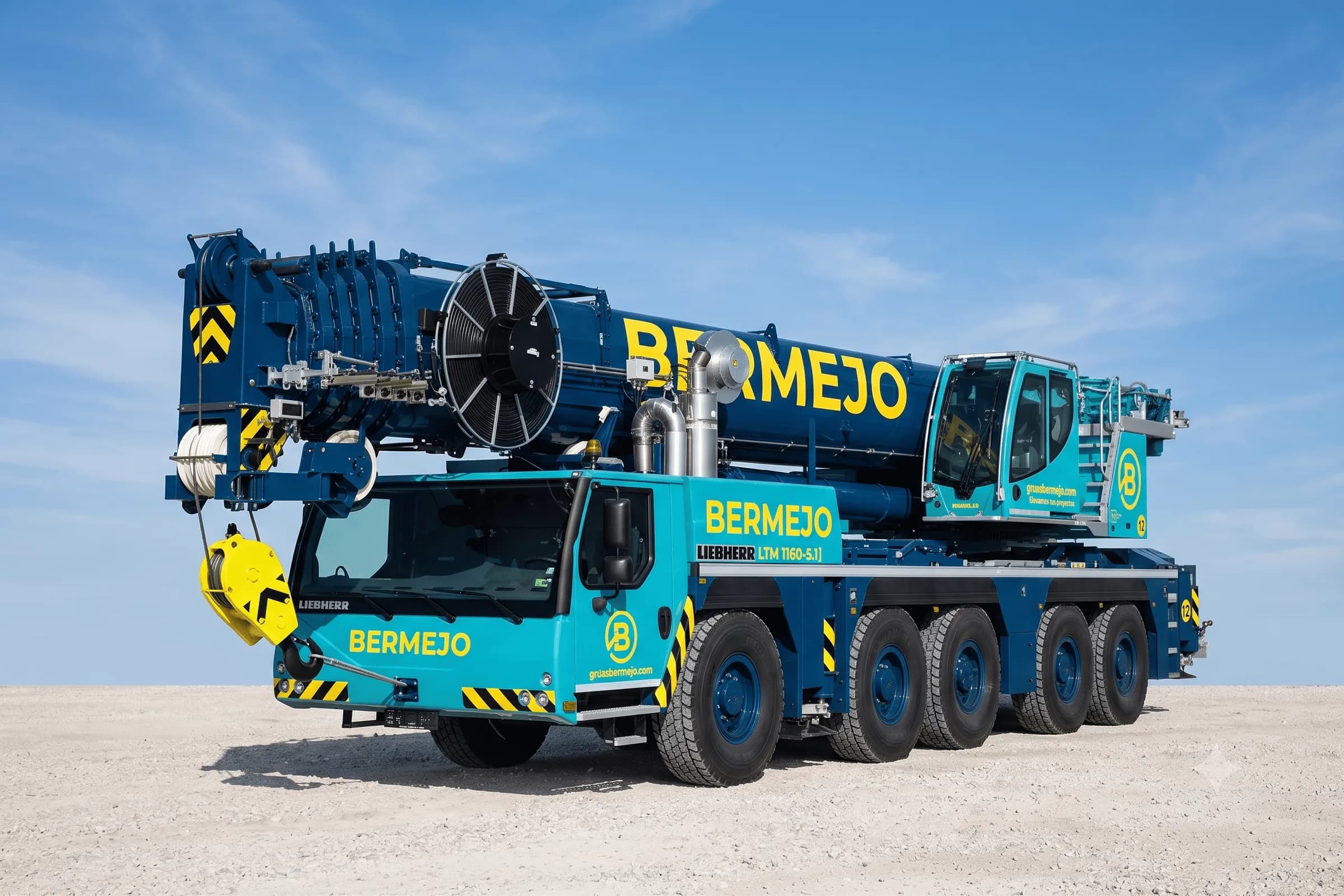 LIEBHERR LTM 1160-5.1 · telescópica de 160 t de Grúas Bermejo